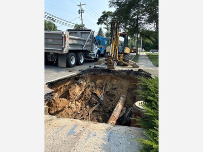 Large Smithtown Sinkhole Disrupts Traffic and Water Service